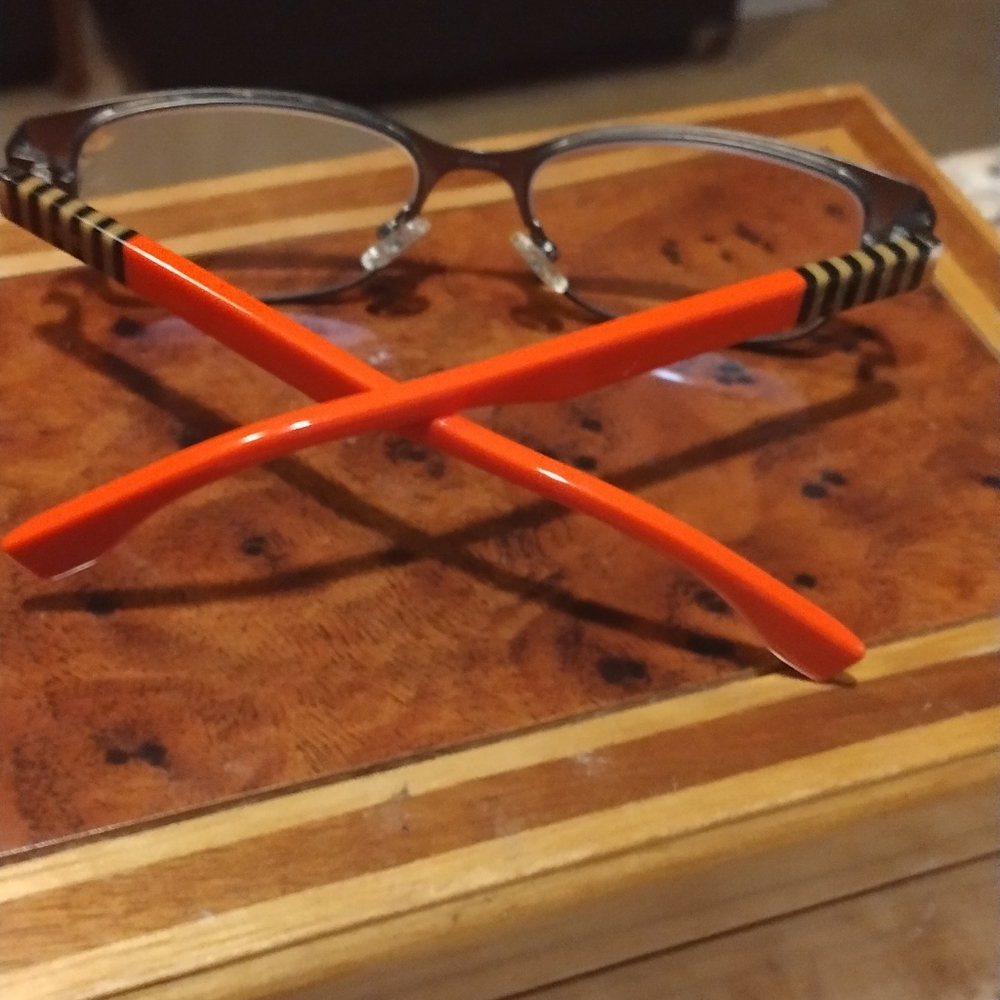 Glasses - Picture 3 of 11